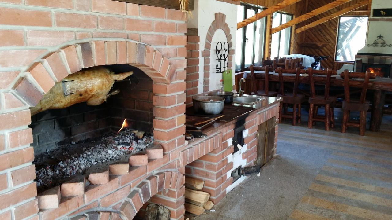 Villa Cabana Barlogul Lupilor Berevoesti Exterior foto
