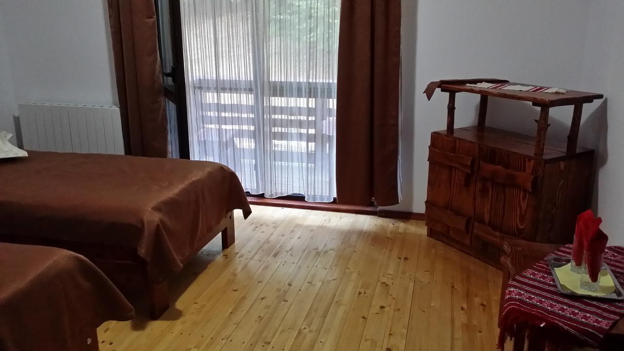 Villa Cabana Barlogul Lupilor Berevoesti Exterior foto